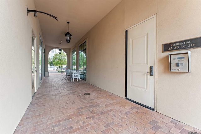 8201 Village Plaza Ct, Baton Rouge, LA 70810