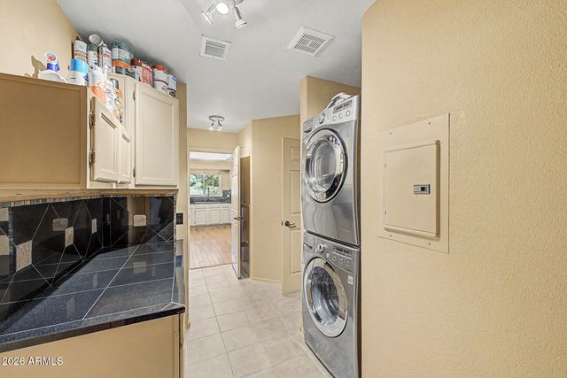 10247 N 12TH Place 2, Phoenix, AZ 85020