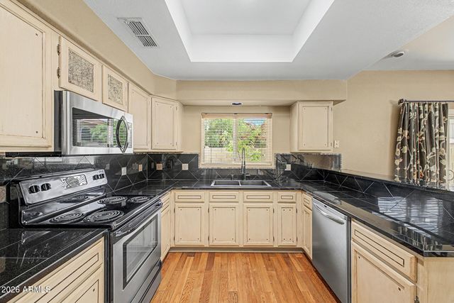 10247 N 12TH Place 2, Phoenix, AZ 85020