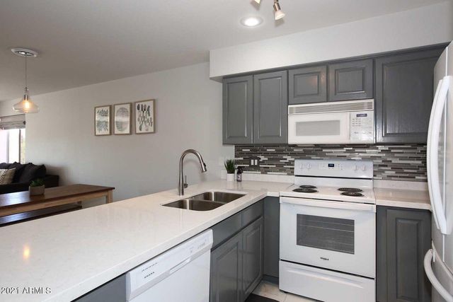 10080 E Mountainview Lake Drive 330, Scottsdale, AZ 85258