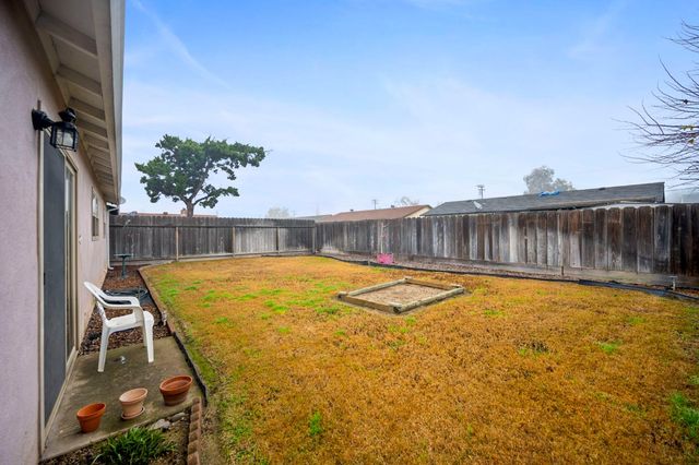 357 S 4th Ave, Oakdale, CA 95361