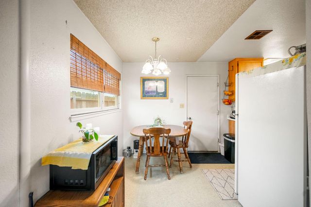 357 S 4th Ave, Oakdale, CA 95361