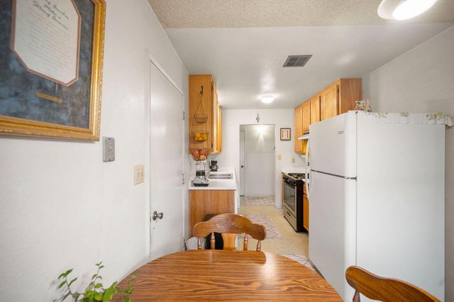 357 S 4th Ave, Oakdale, CA 95361