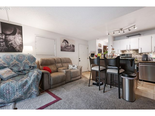 478 N HAYDEN ISLAND Dr, Portland, OR 97217