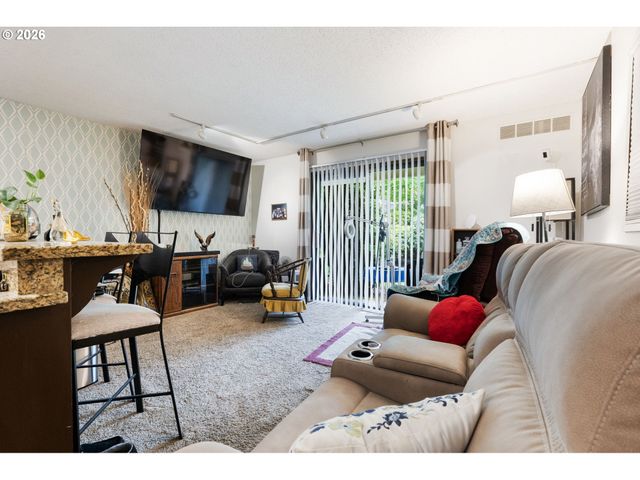 478 N HAYDEN ISLAND Dr, Portland, OR 97217