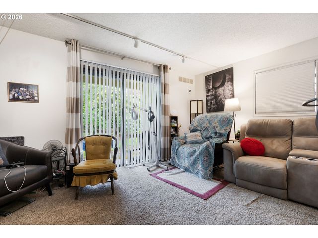 478 N HAYDEN ISLAND Dr, Portland, OR 97217