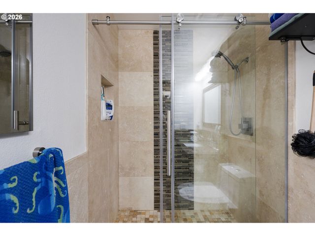 478 N HAYDEN ISLAND Dr, Portland, OR 97217