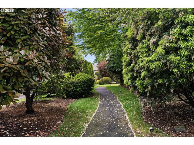 478 N HAYDEN ISLAND Dr, Portland, OR 97217