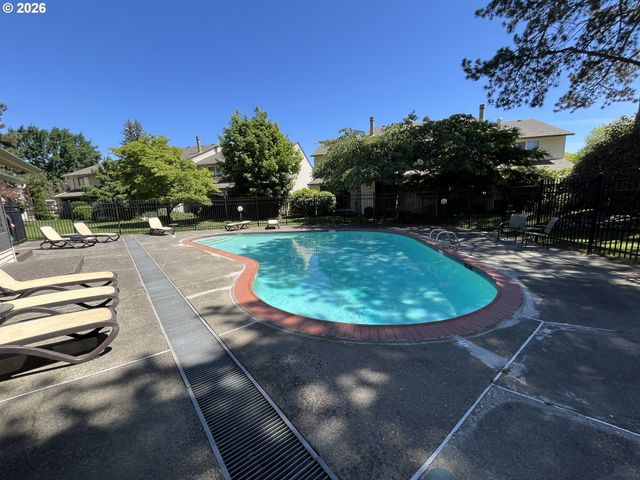 478 N HAYDEN ISLAND Dr, Portland, OR 97217