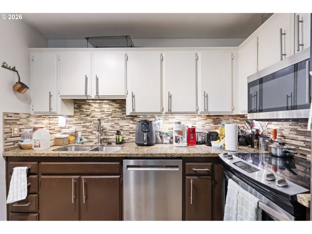 478 N HAYDEN ISLAND Dr, Portland, OR 97217