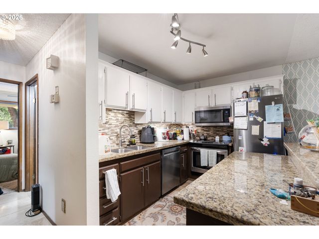 478 N HAYDEN ISLAND Dr, Portland, OR 97217