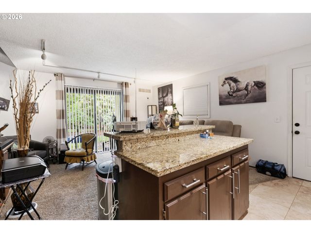 478 N HAYDEN ISLAND Dr, Portland, OR 97217