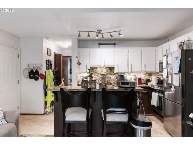 478 N HAYDEN ISLAND Dr, Portland, OR 97217