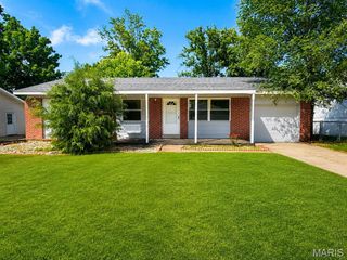 21 Saint Lawrence Drive, St Peters, MO 63376