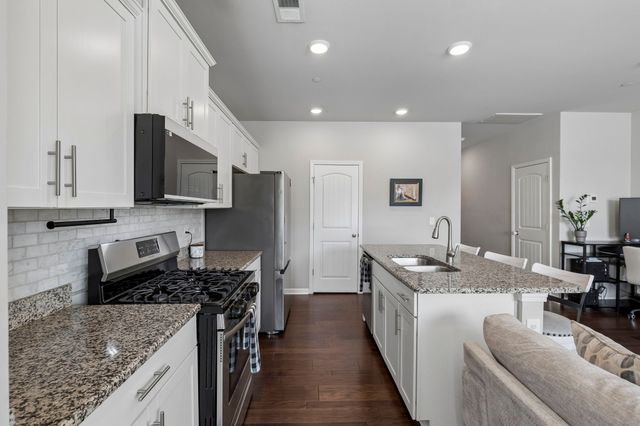 422 Manor Row, Pleasant View, TN 37146