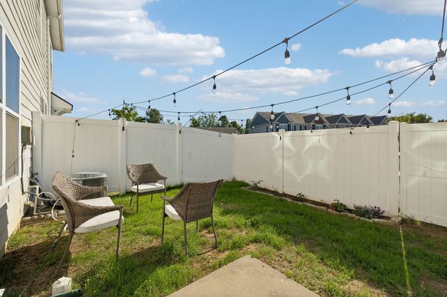 422 Manor Row, Pleasant View, TN 37146