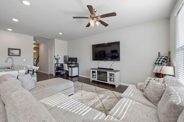 422 Manor Row, Pleasant View, TN 37146