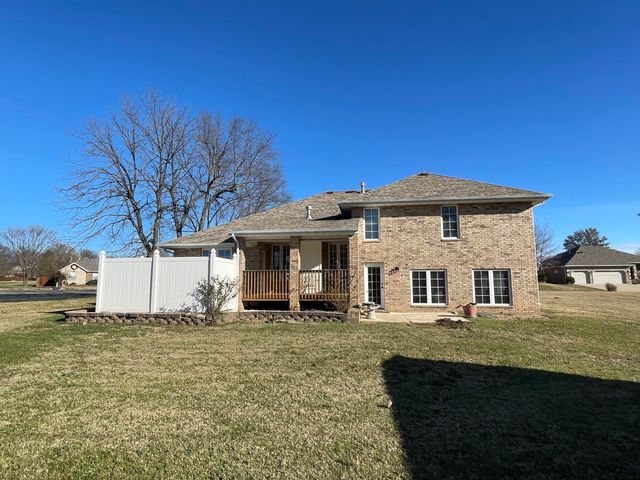 2401 S April Avenue, Springfield, MO 65807