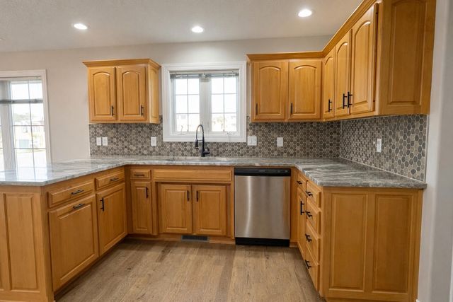 2401 S April Avenue, Springfield, MO 65807