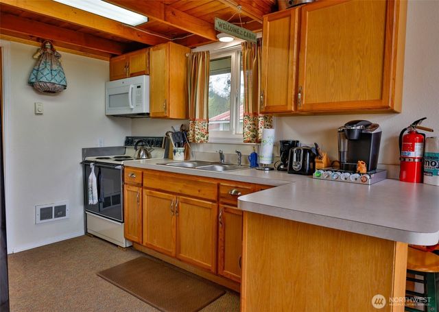 1660 1st Avenue, Grayland, WA 98547