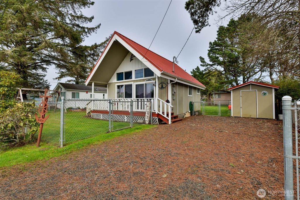 1660 1st Avenue, Grayland, WA 98547