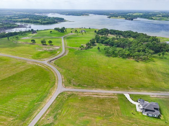 230 Lakewood Lane, Honey Grove, TX 75446