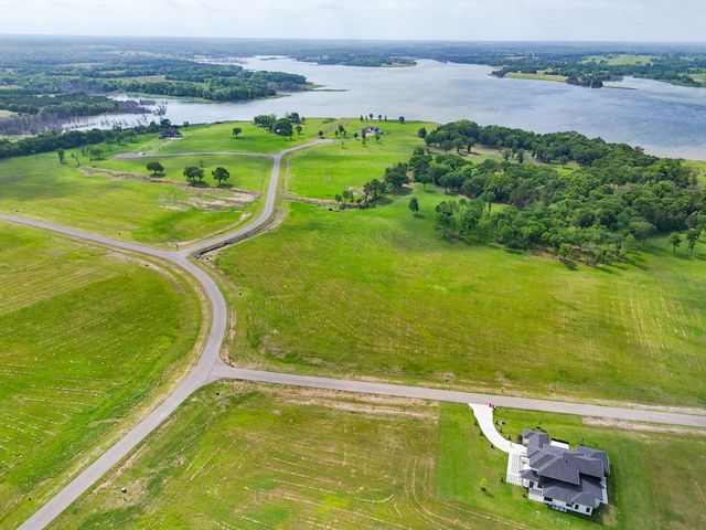 230 Lakewood Lane, Honey Grove, TX 75446