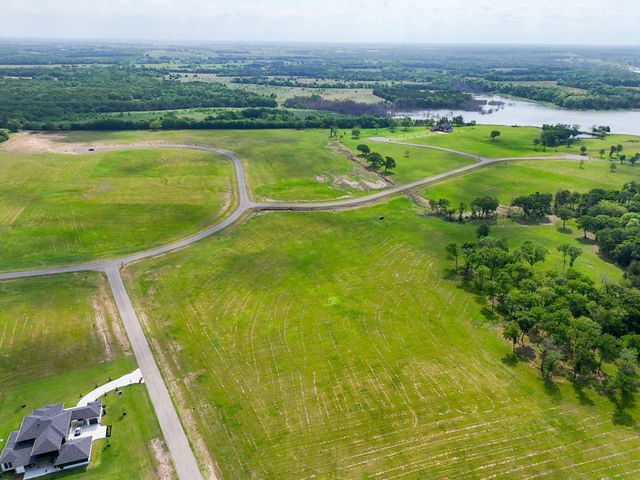 230 Lakewood Lane, Honey Grove, TX 75446
