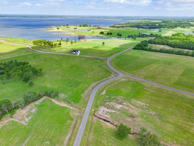 230 Lakewood Lane, Honey Grove, TX 75446