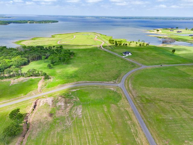 230 Lakewood Lane, Honey Grove, TX 75446
