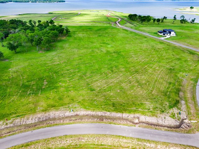230 Lakewood Lane, Honey Grove, TX 75446