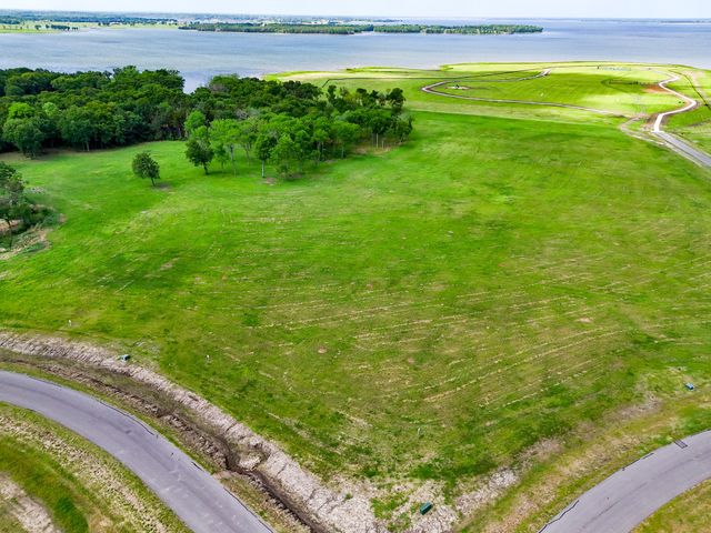 230 Lakewood Lane, Honey Grove, TX 75446