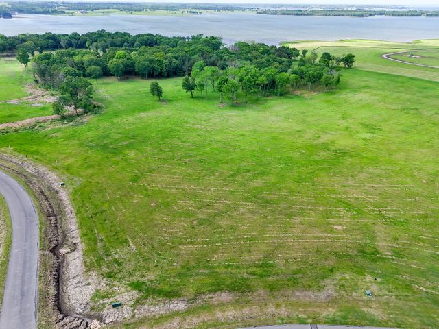 230 Lakewood Lane, Honey Grove, TX 75446