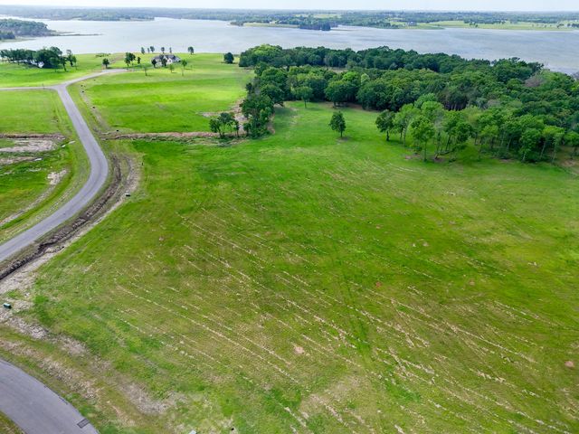 230 Lakewood Lane, Honey Grove, TX 75446