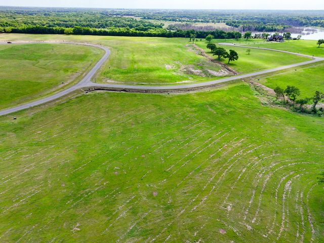 230 Lakewood Lane, Honey Grove, TX 75446