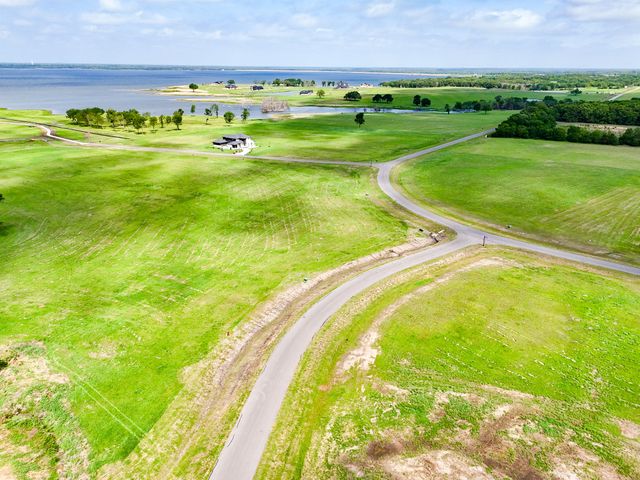 230 Lakewood Lane, Honey Grove, TX 75446