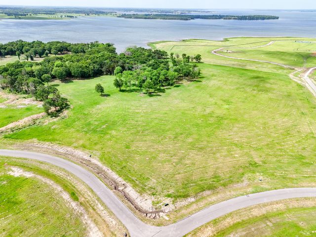 230 Lakewood Lane, Honey Grove, TX 75446