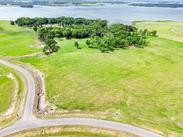 230 Lakewood Lane, Honey Grove, TX 75446
