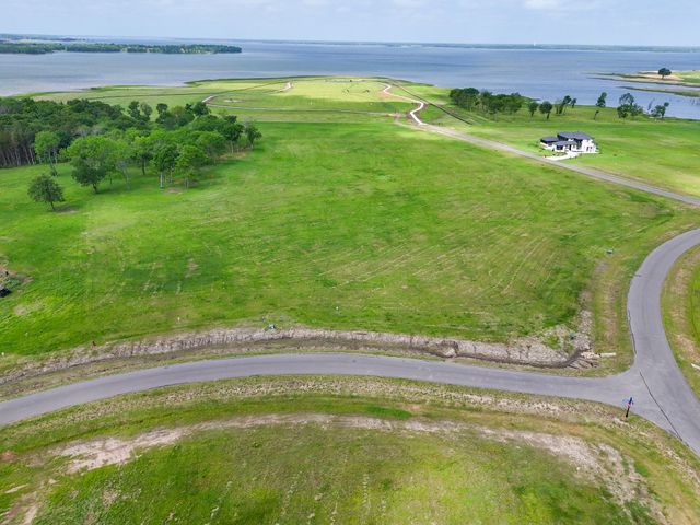 230 Lakewood Lane, Honey Grove, TX 75446