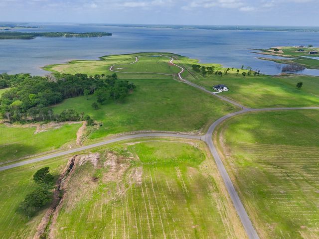 230 Lakewood Lane, Honey Grove, TX 75446