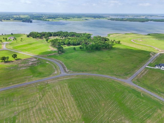 230 Lakewood Lane, Honey Grove, TX 75446