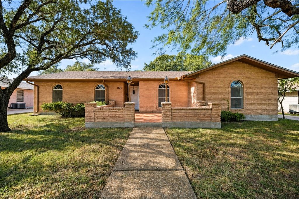 1125 Adeline St, Sinton, TX 78387 — exterior