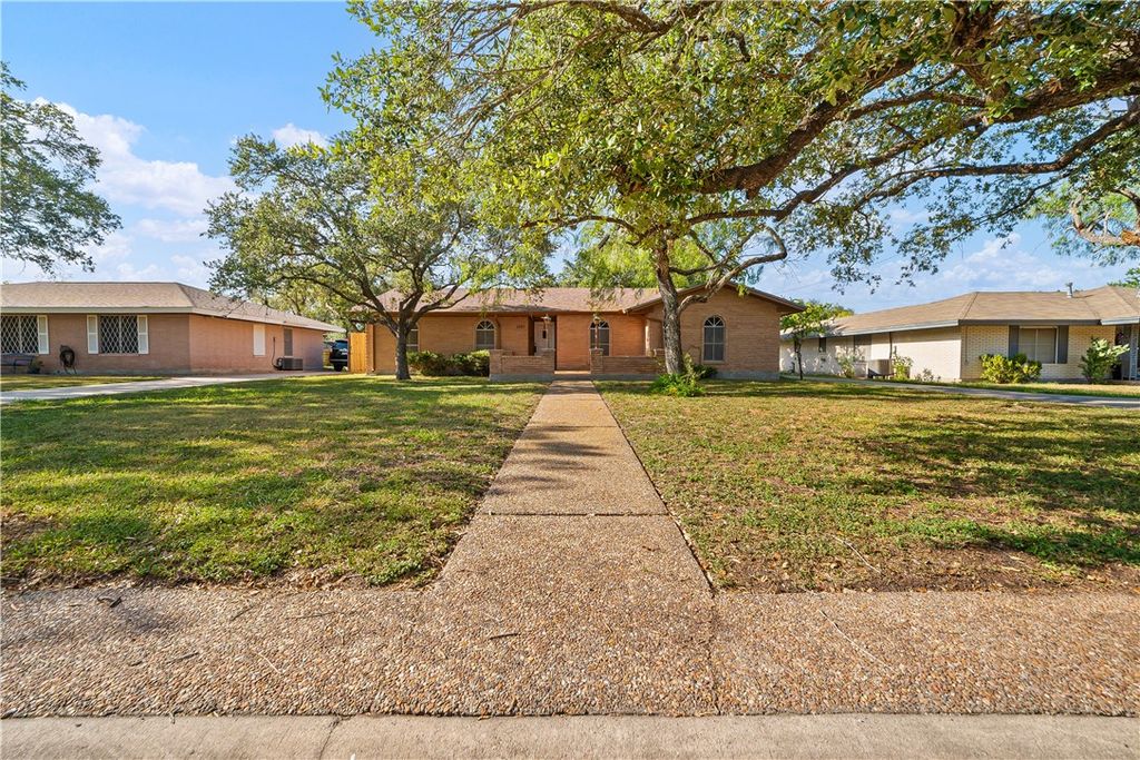 1125 Adeline St, Sinton, TX 78387 — photo 2