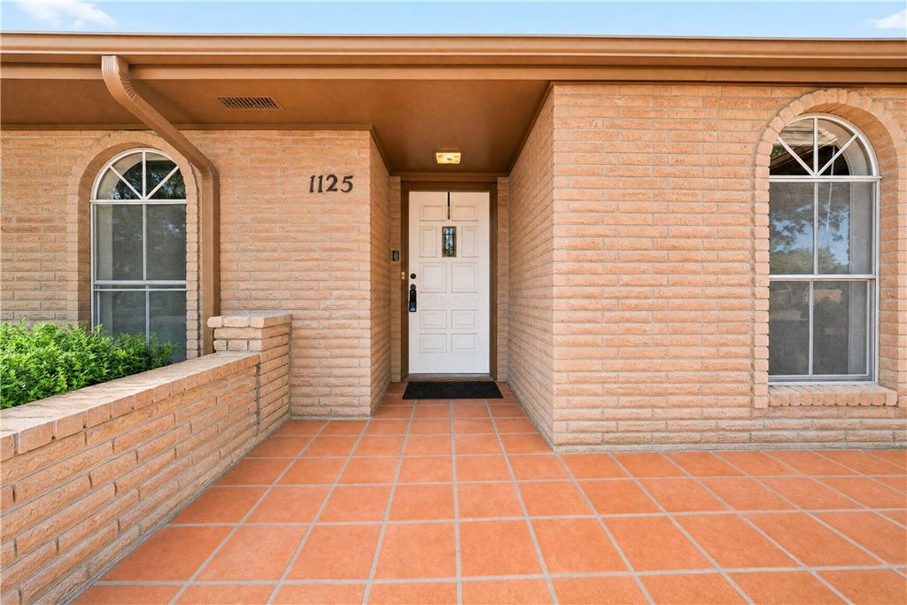 1125 Adeline St, Sinton, TX 78387 — photo 3