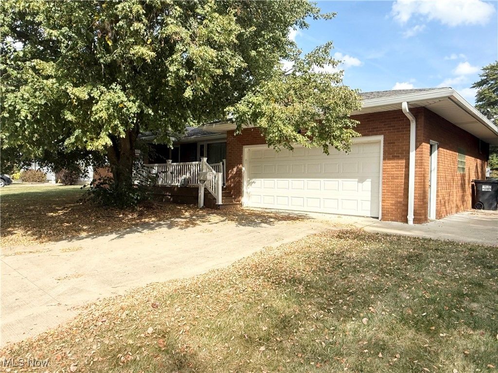 2493 Frostwood Drive, Austintown, OH 44515