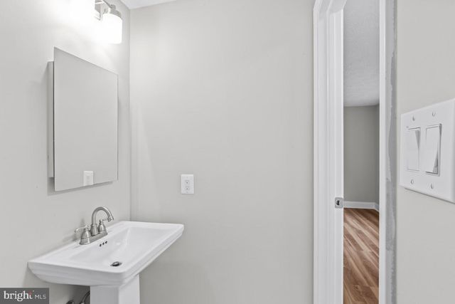 7921 TYSON OAKS CIR, Vienna, VA 22182