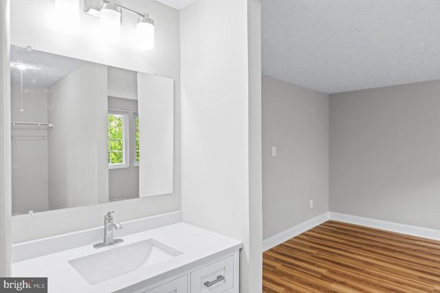 7921 TYSON OAKS CIR, Vienna, VA 22182