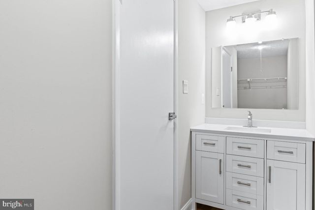 7921 TYSON OAKS CIR, Vienna, VA 22182