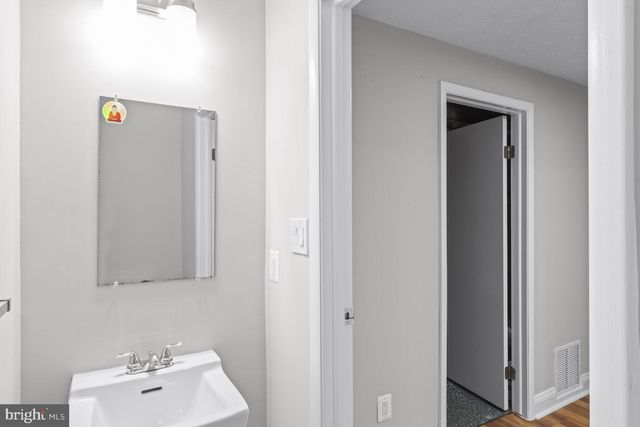 7921 TYSON OAKS CIR, Vienna, VA 22182