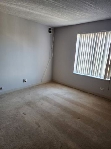 606 E Woodland Park Avenue 301, Chicago, IL 60616